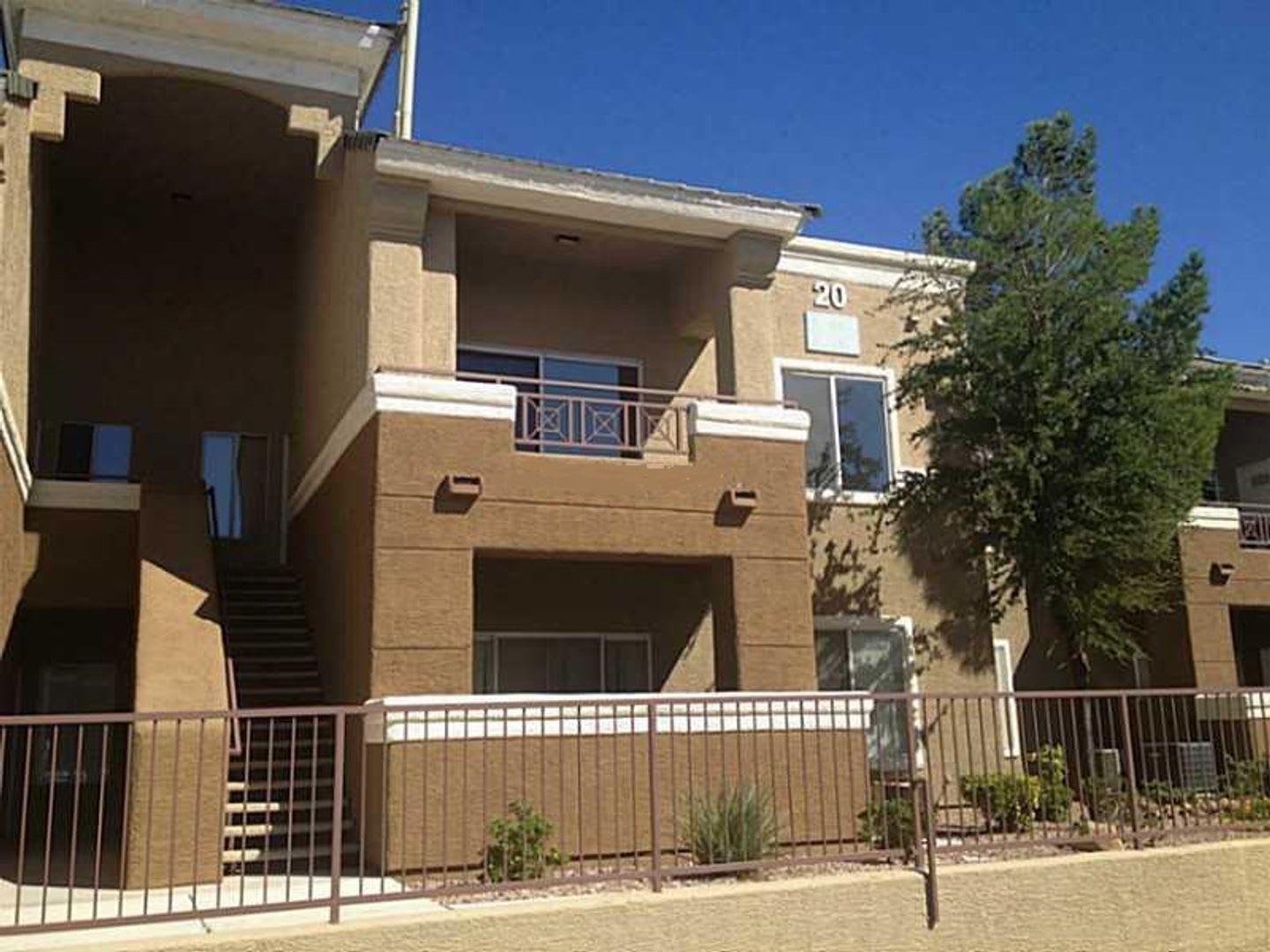 1 Bedroom 1 1/2 Bath. 2nd floor of a well-kept, peaceful, quiet community – photo 1
