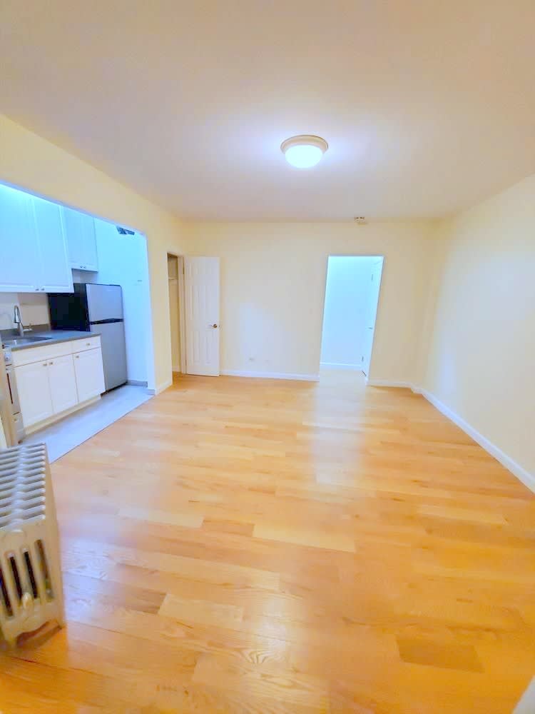218 West 10Th Street – photo 4