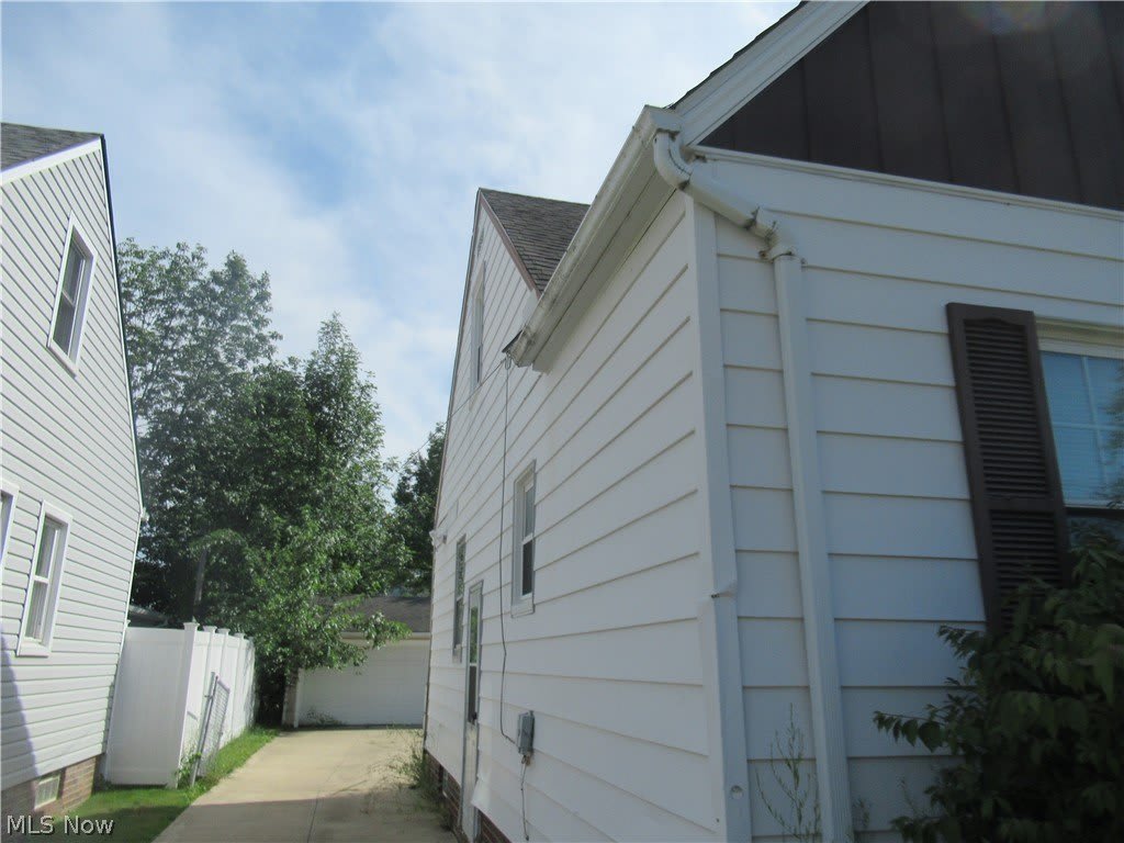 5203 Maplecrest Avenue – photo 2