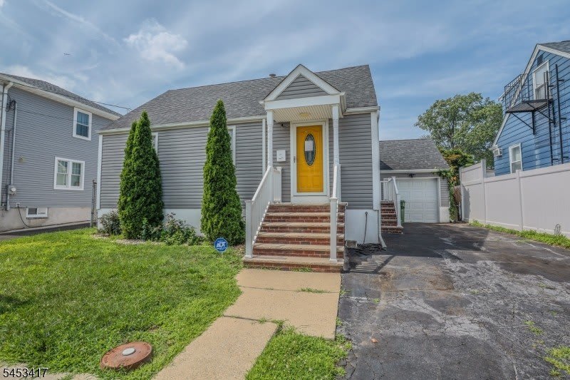 211 Bradford Ave – photo 1