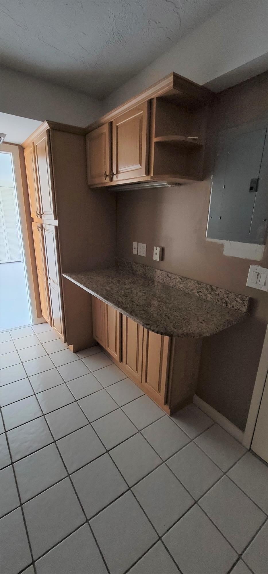 2425 Presidential Way – photo 5