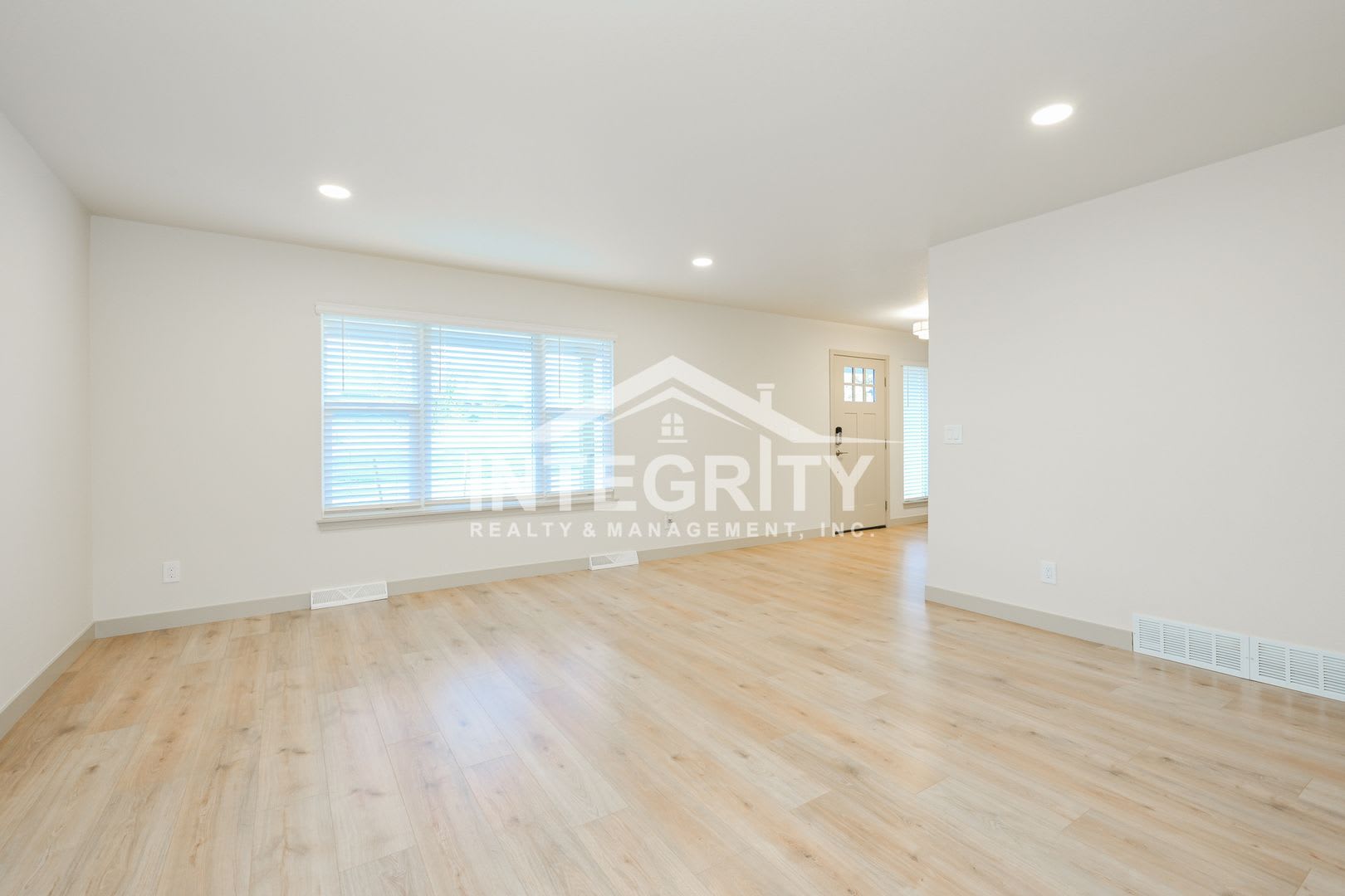 4 Bed/2.5 Baths, 1741 Sqft – photo 4