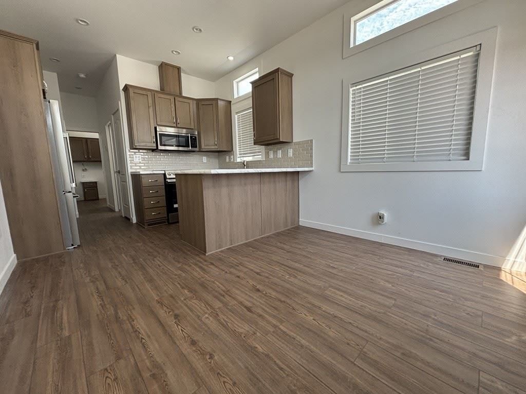 303 N Lindsay Rd – photo 5