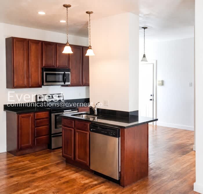 2039 North Saint Louis Avenue – photo 2