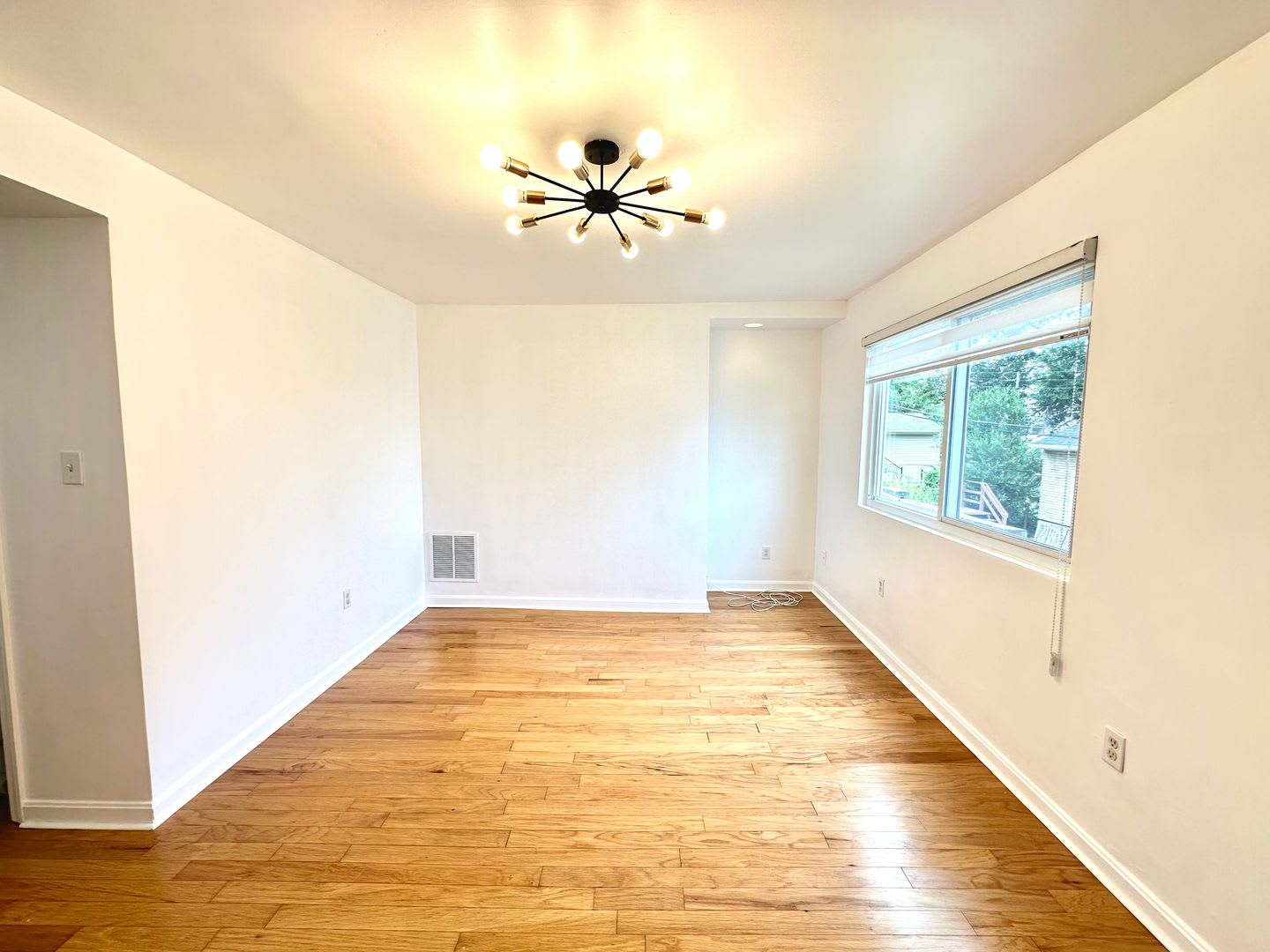 Modern 2 Bed/2 Bath in South Side Slopes – photo 3