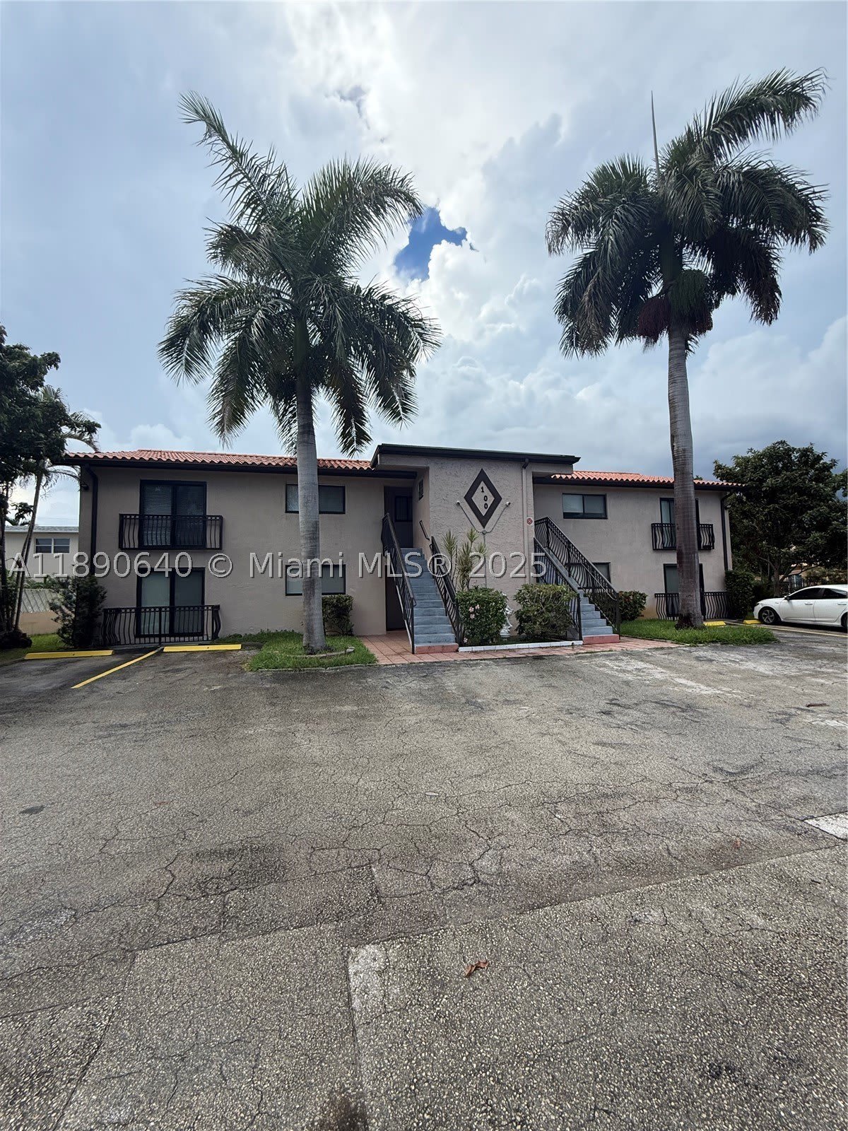 100 SE 5th Ave – photo 3
