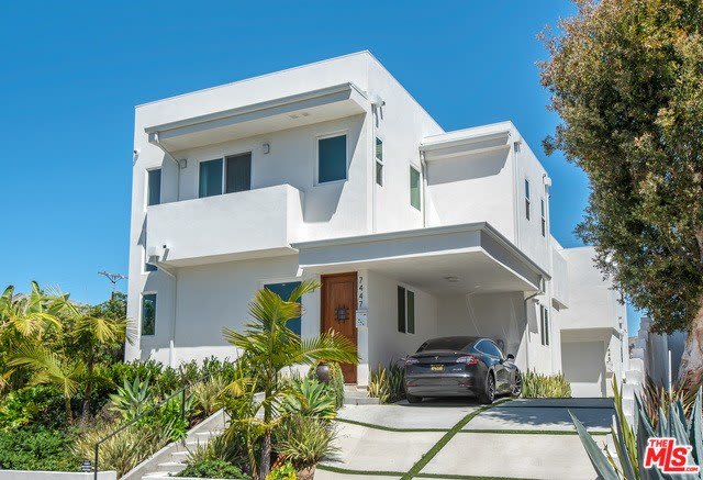 7447 W 81ST St – photo 1