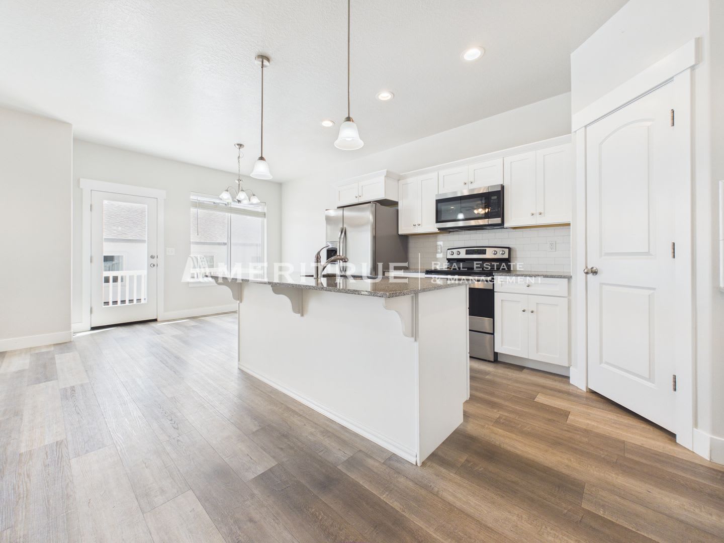 Spacious 4BD/2.5BA Bluffdale Townhome with 2-Car Garage & Private Patio – photo 5