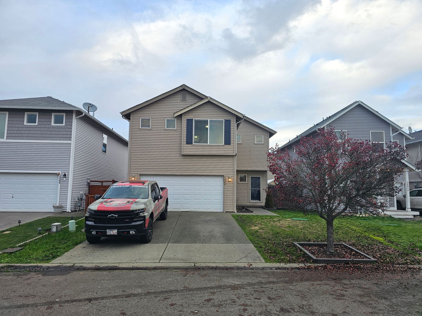 3 Bed Home In Yelm For Rent – photo 1