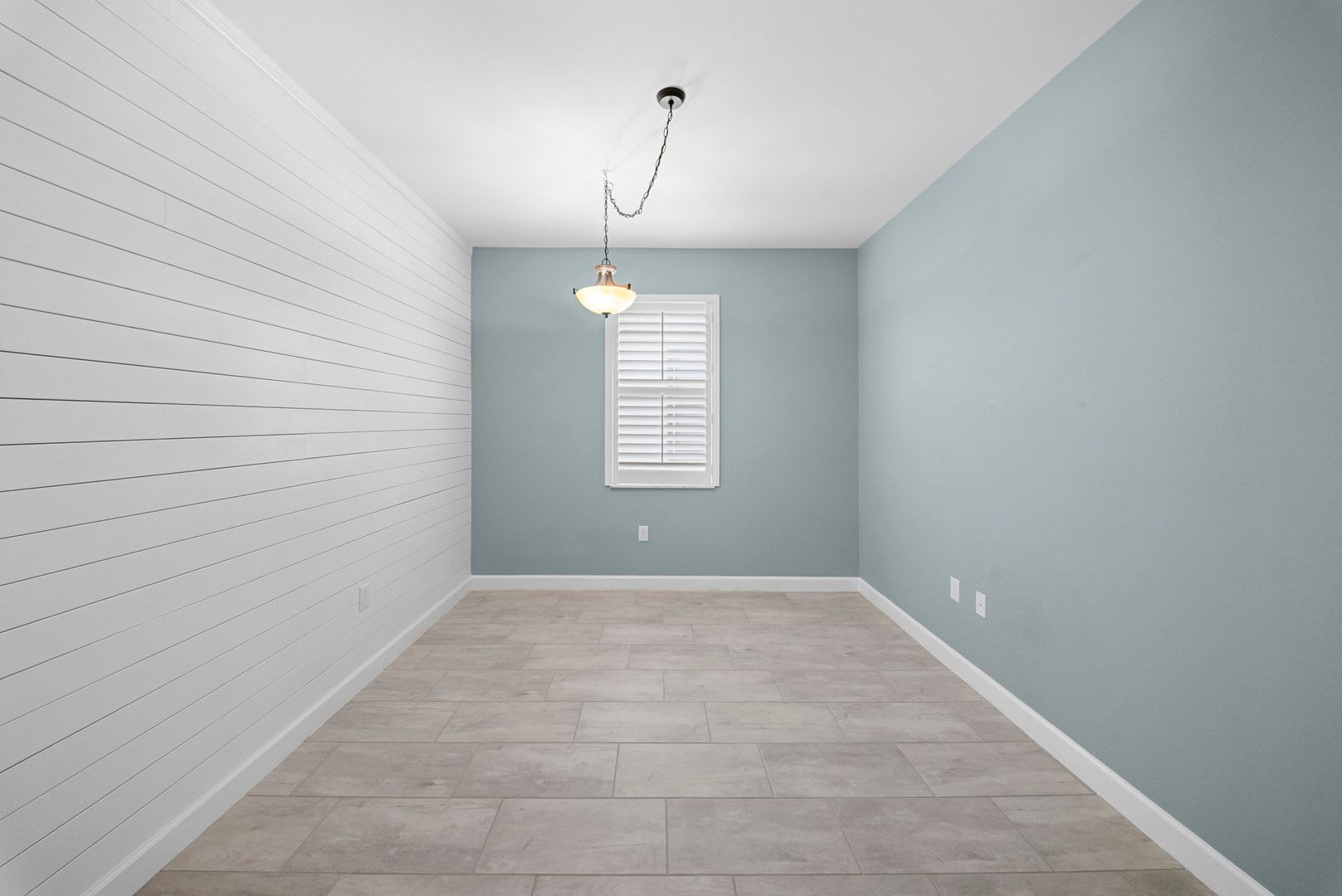 Stunning new construction home located in Timbercreek 3 bedroom+ DEN, 3 bathroom house with 3-car garage – photo 5