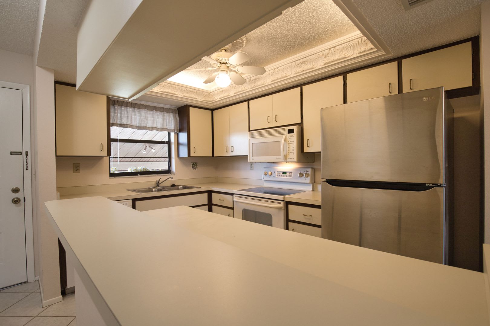 Annual Unfurnished 2 Bed 1 Bath Second Floor Condo Located In Par Four At Capri Isles – photo 5