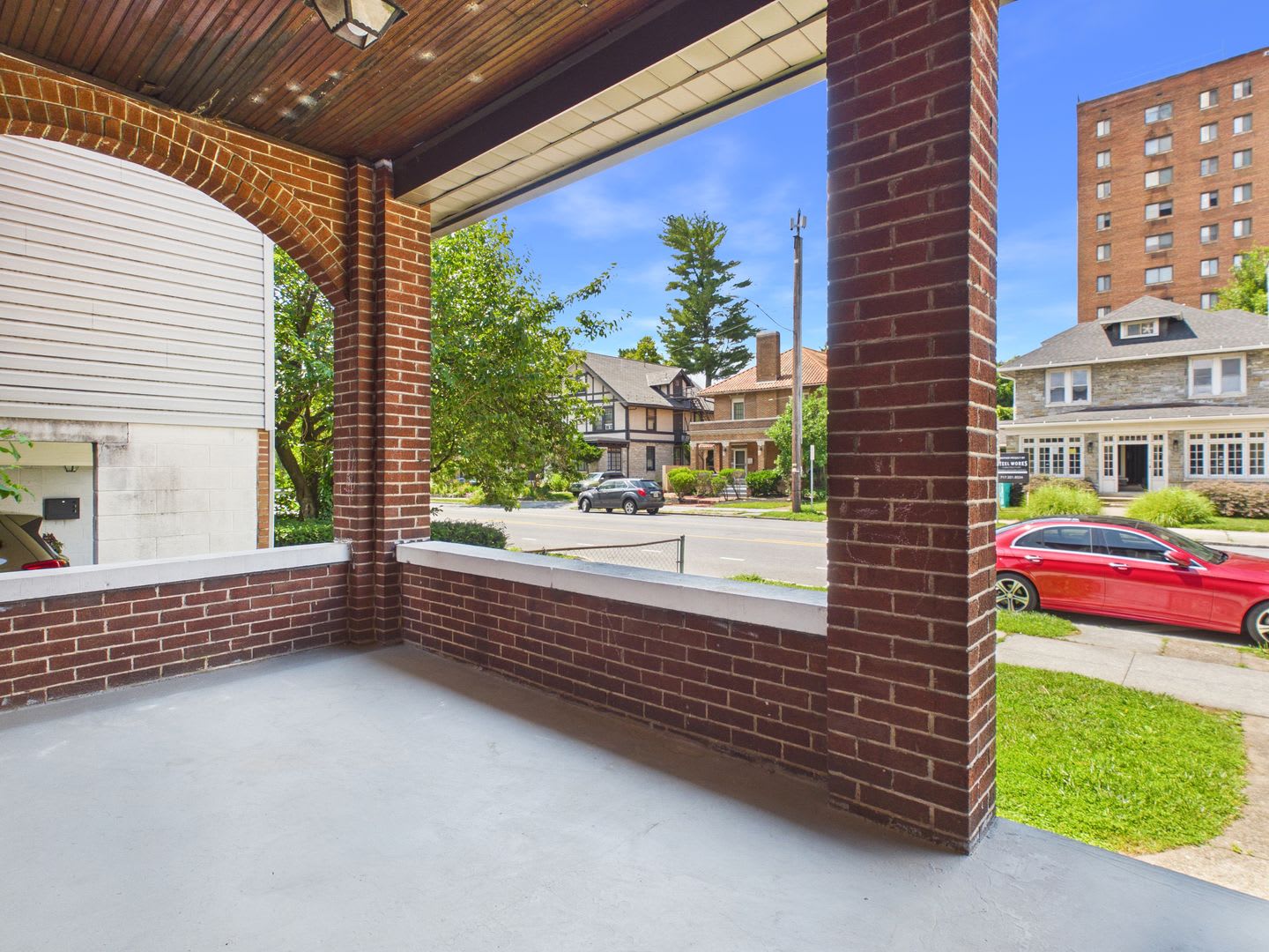 Large 3 Bedroom on 2nd St – photo 3