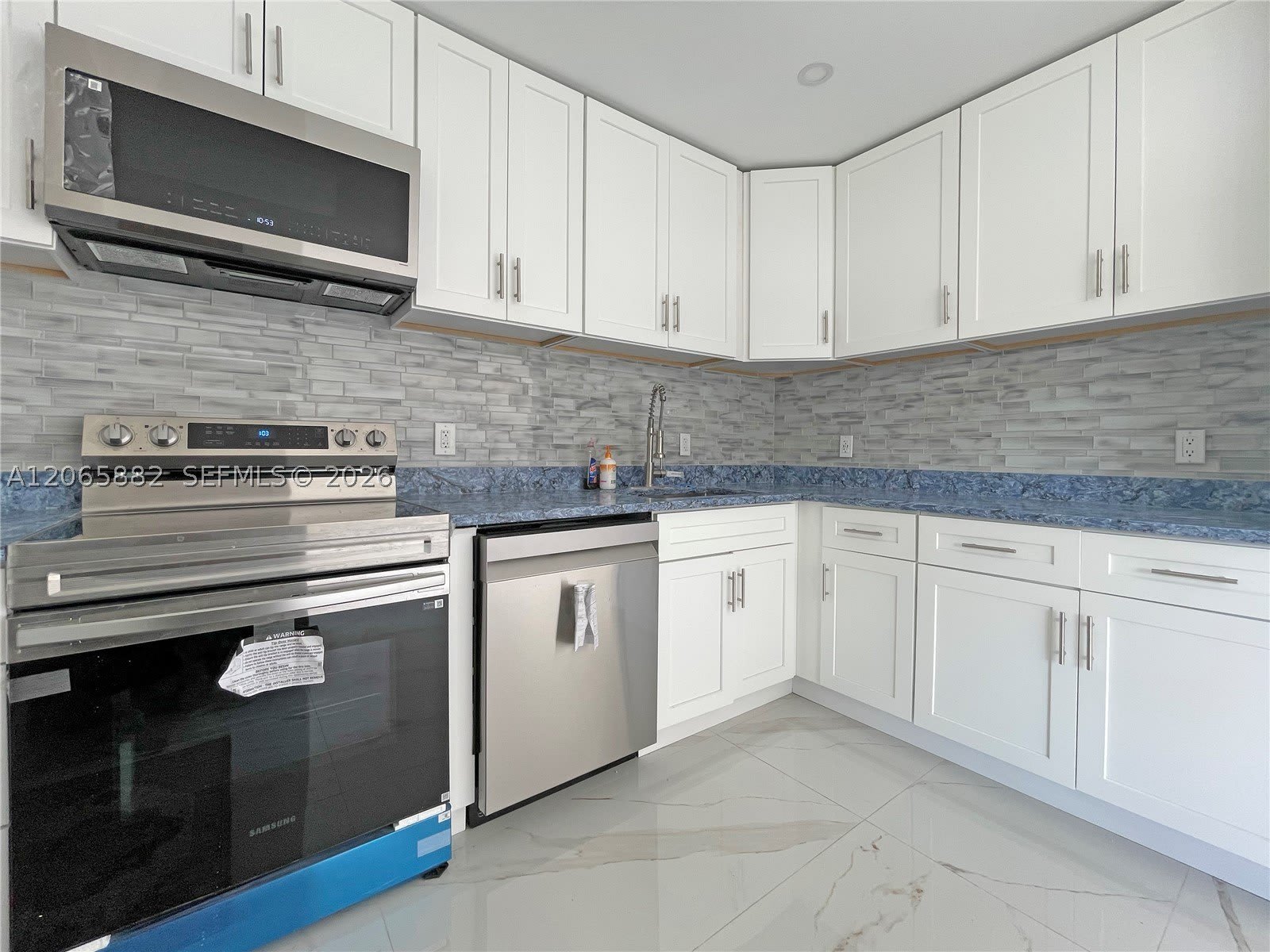1606 Nw 12Th Ave – photo 2