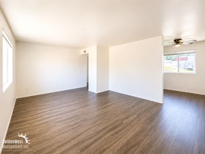 1911 West Berridge Lane – photo 1