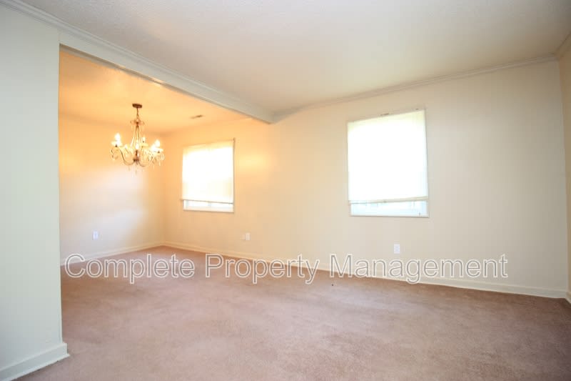 1240 Rayfield Drive – photo 2