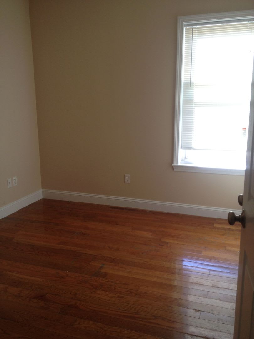3bed unit in Roxbury is available on 9/1 – photo 3