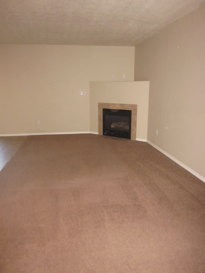 2 Bedroom / 2.5 Bathroom + Office Townhome in Redmond Oregon – photo 2