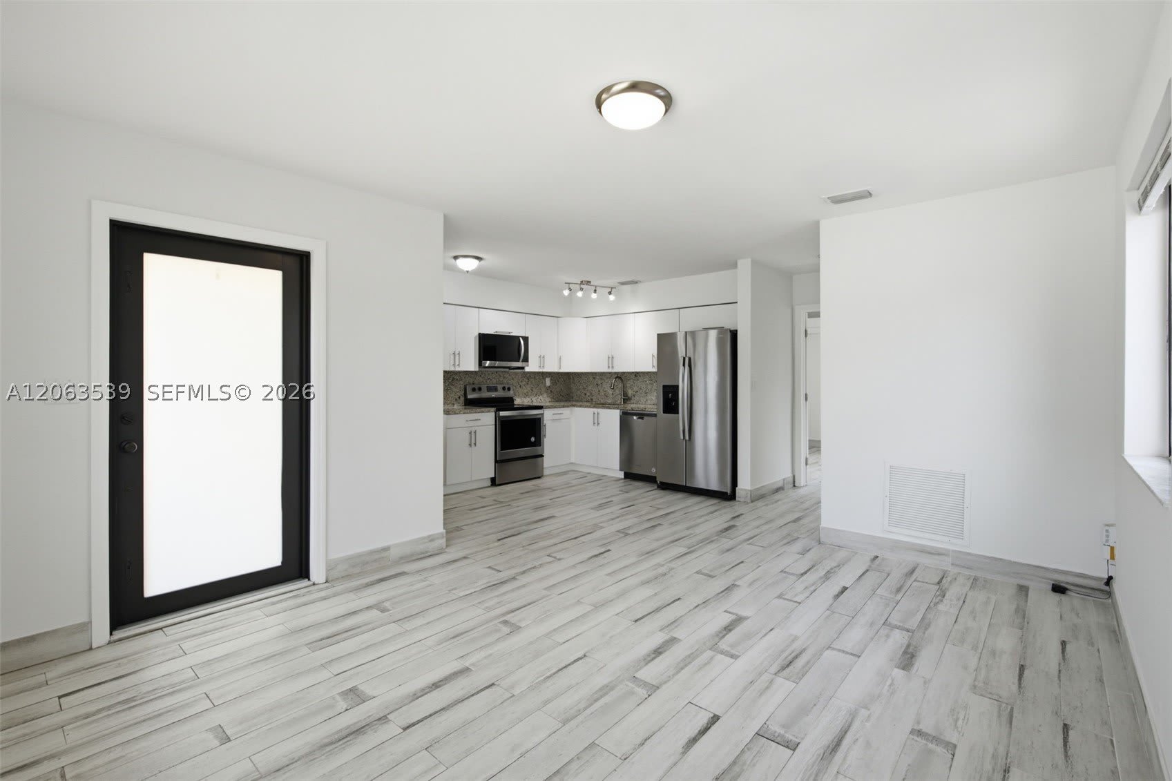 2627 SW 29th Ave – photo 2