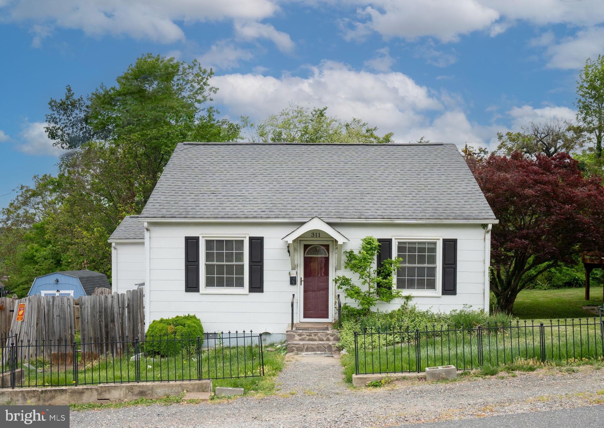 311 COLONIAL Avenue – photo 2