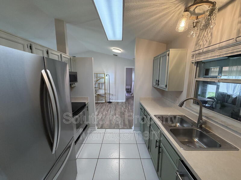 1305 Ambra Dr – photo 5