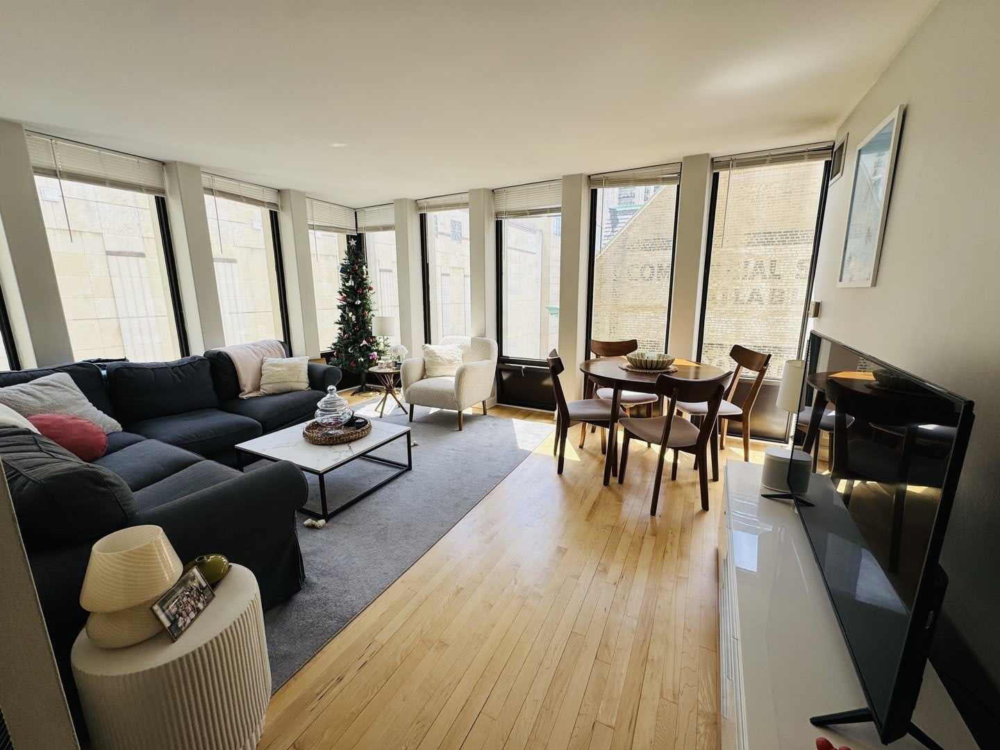 100 E Walton Street – photo 2