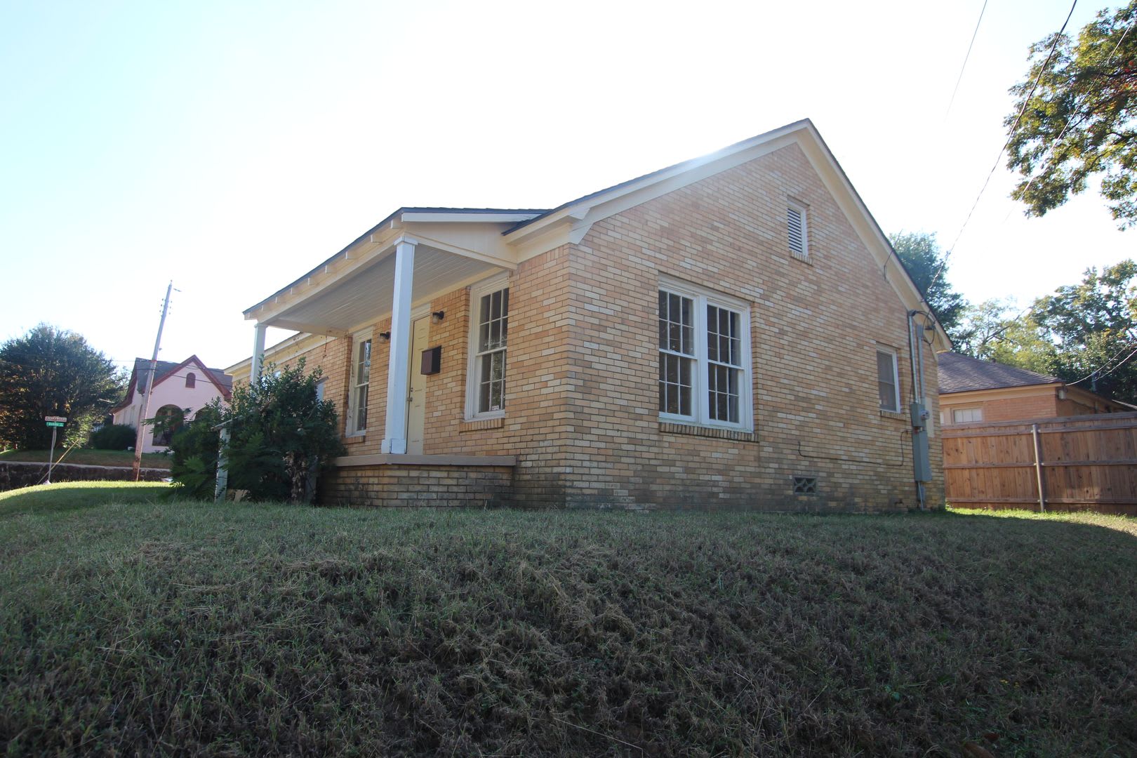 Lease Takeover Opportunity Available! Charming 2 Bedroom in Tyler! – photo 2