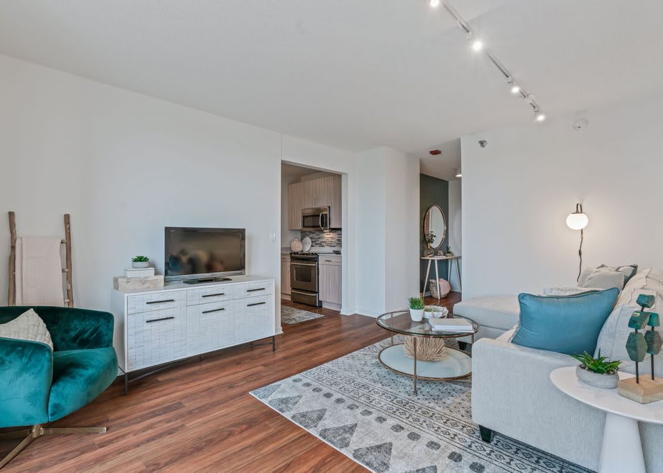 550 North Kingsbury Street – photo 2