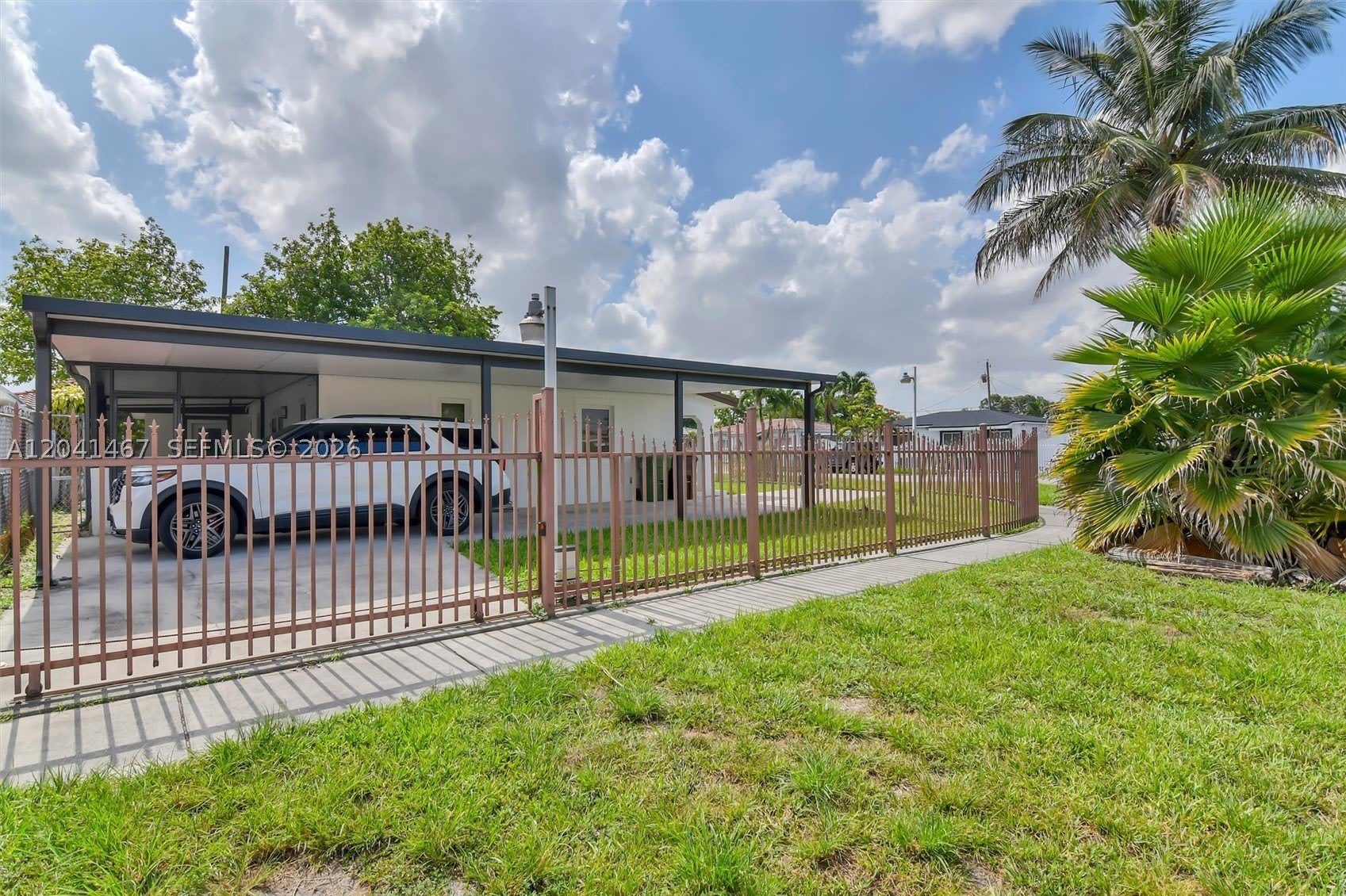 241 W 48th St – photo 4