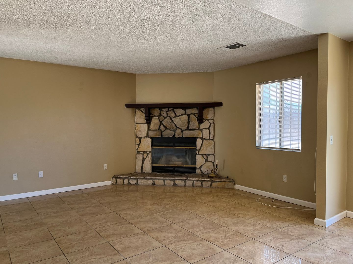 Coming Soon 3 Bedroom 2 Bathroom Available In Adelanto – photo 5