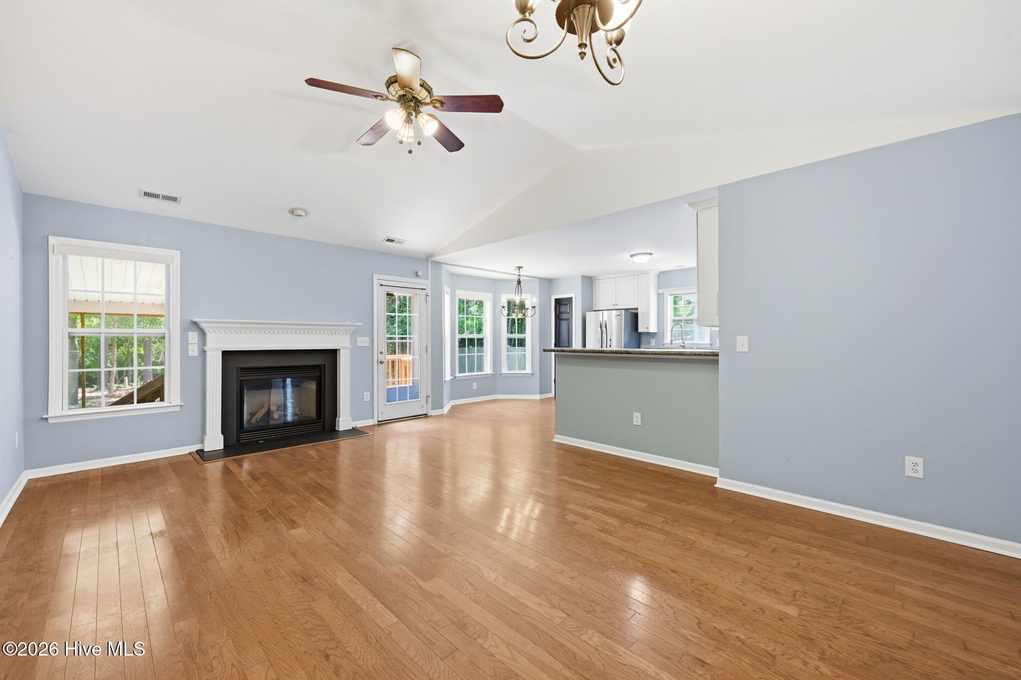 106 Lakeside Green Drive – photo 5
