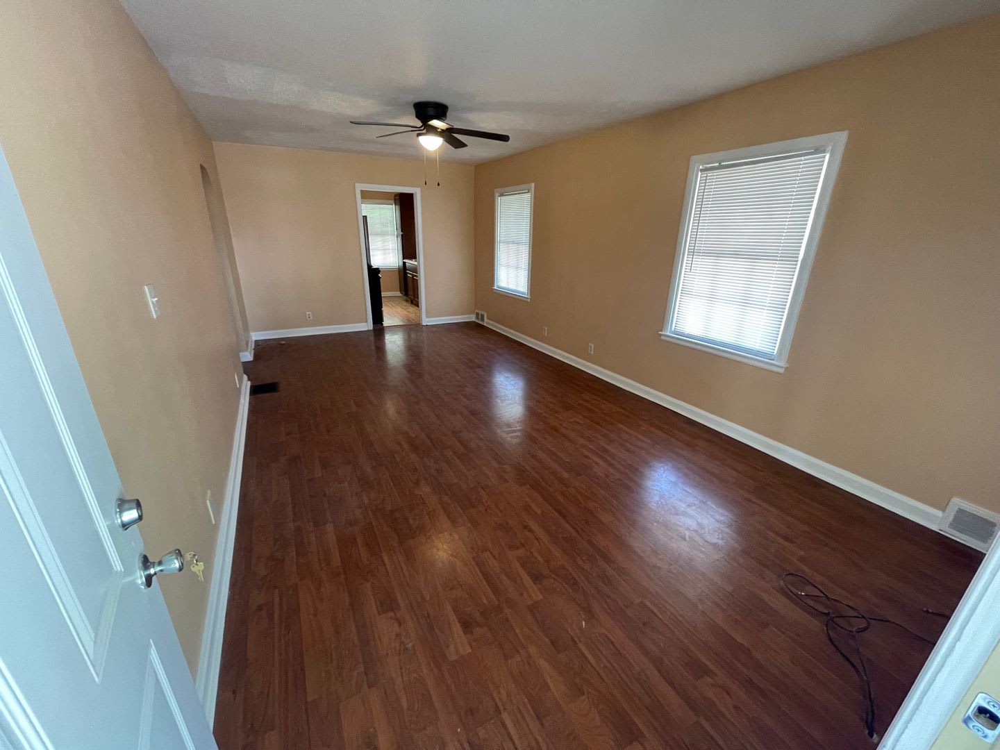 Home For Rent w/ Basement – photo 4