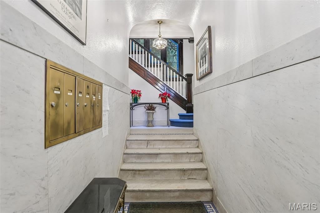 5539 Waterman Boulevard – photo 5