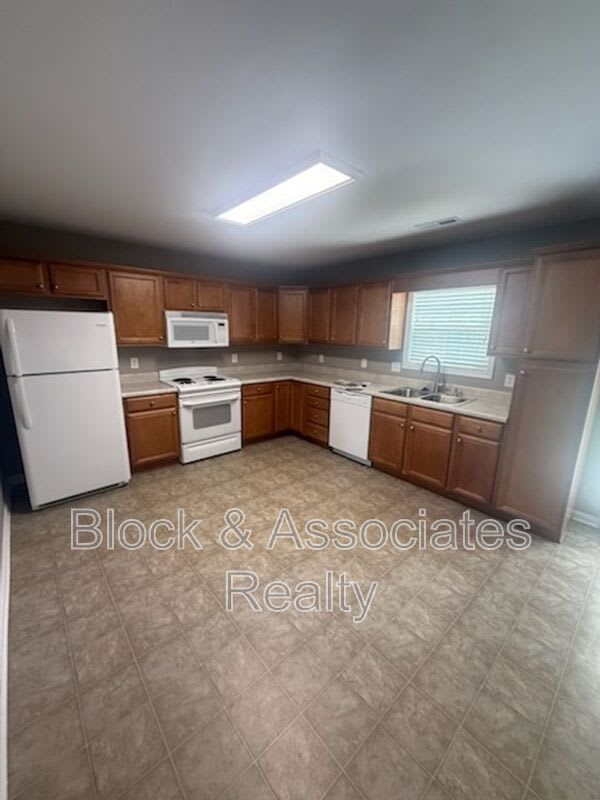 4121 Bentley Dr – photo 2