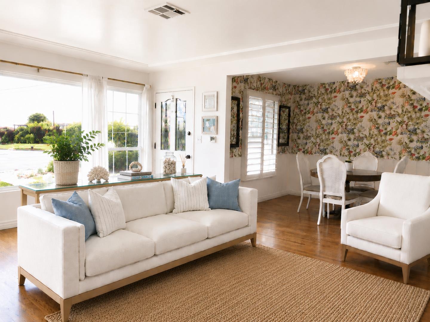 3 or 6 Month Lease (Furnish Option) – photo 2