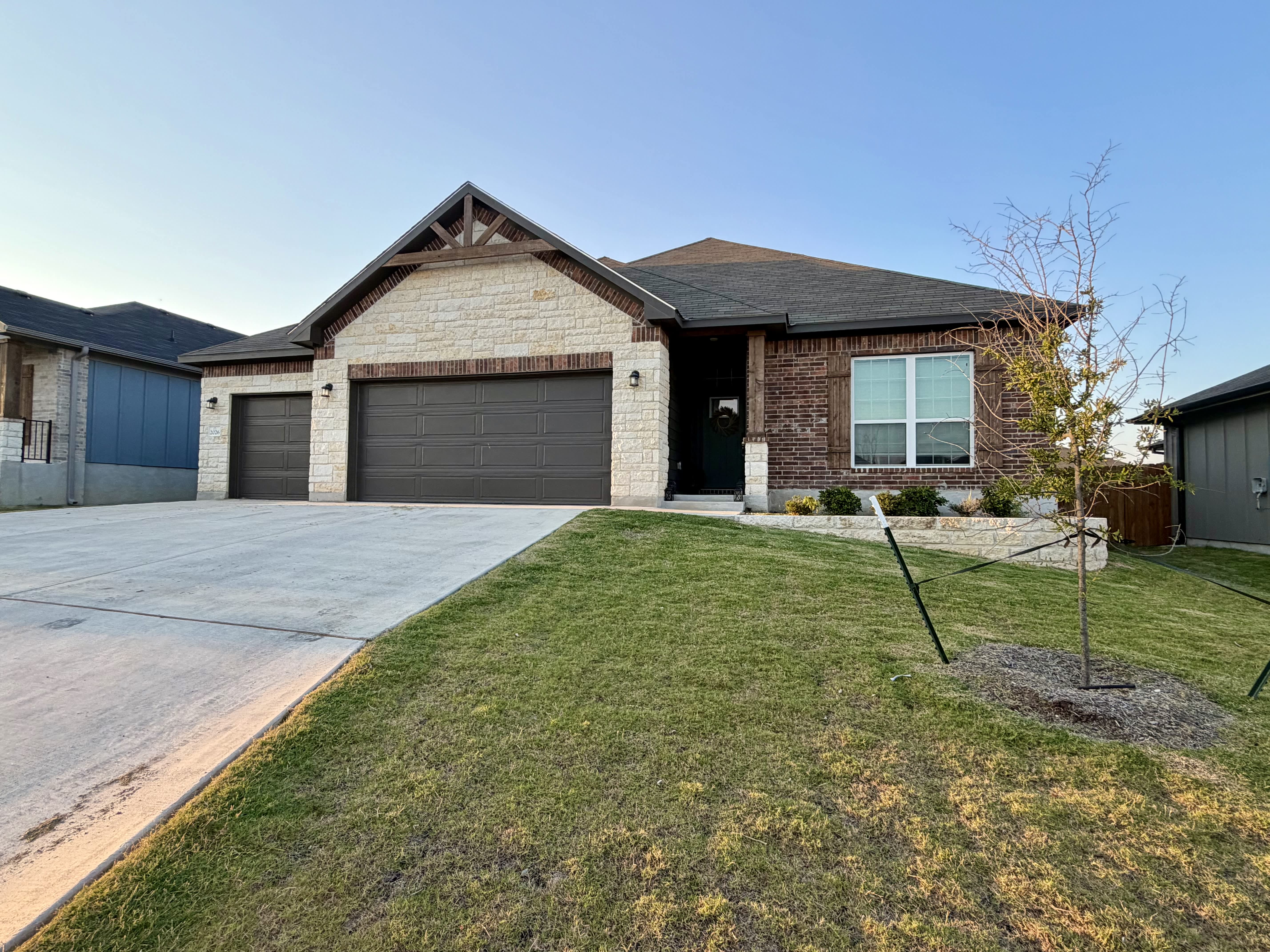 2026 Yarrelton Dr – photo 1