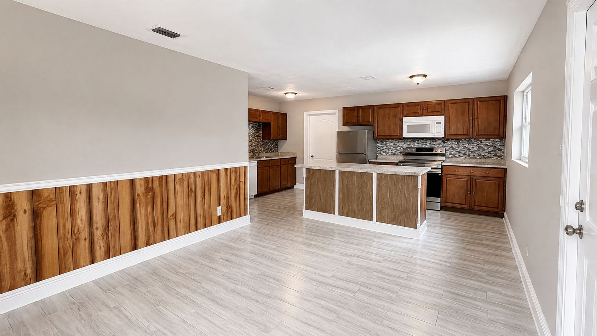 Updated 3 Bedroom Home with Bonus Florida Room, Workshop & Fenced Yard – photo 2