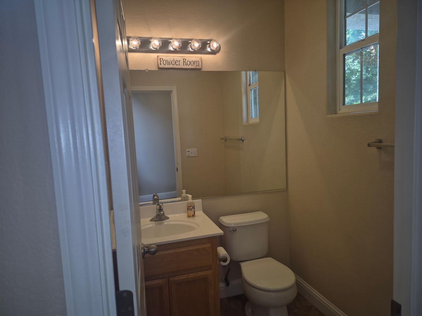 Adorable 3 bedroom 2.5 bath home – photo 5
