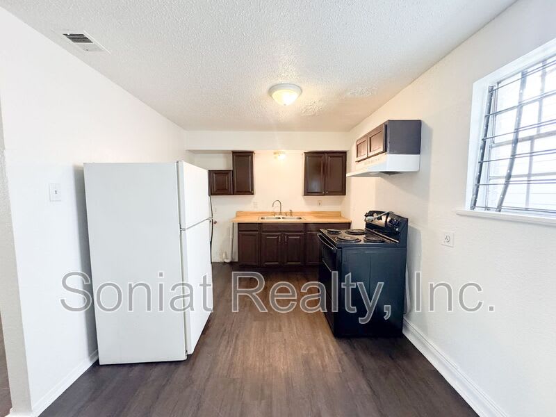 1342 Elysian Fields Ave – photo 4