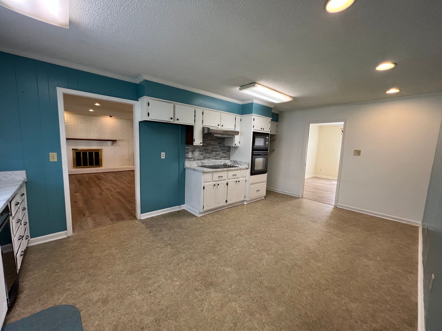 3 BR 2 BA with tons of closet space. – photo 5
