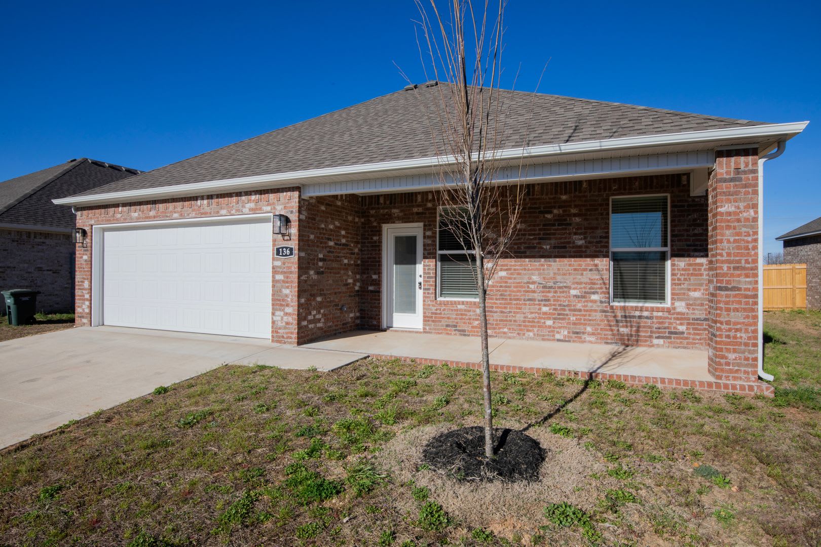 136 S Broyles Avenue – photo 1