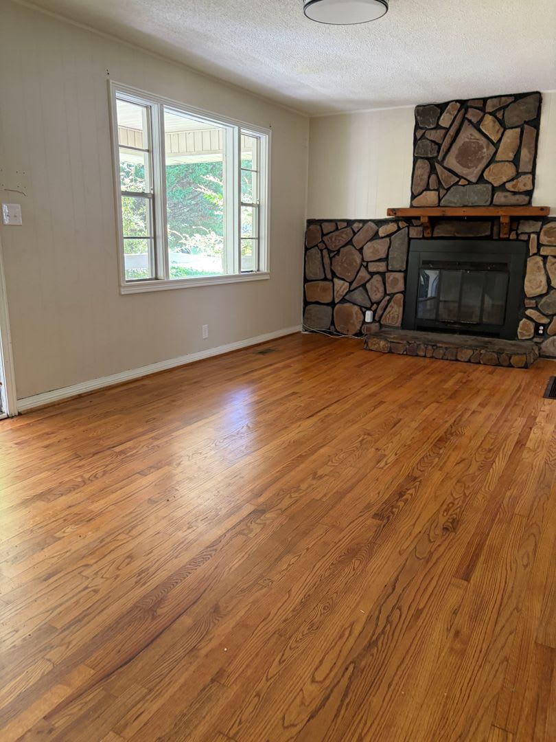 Charming 3Br 1Ba Cottage With Spacious Yard – photo 3