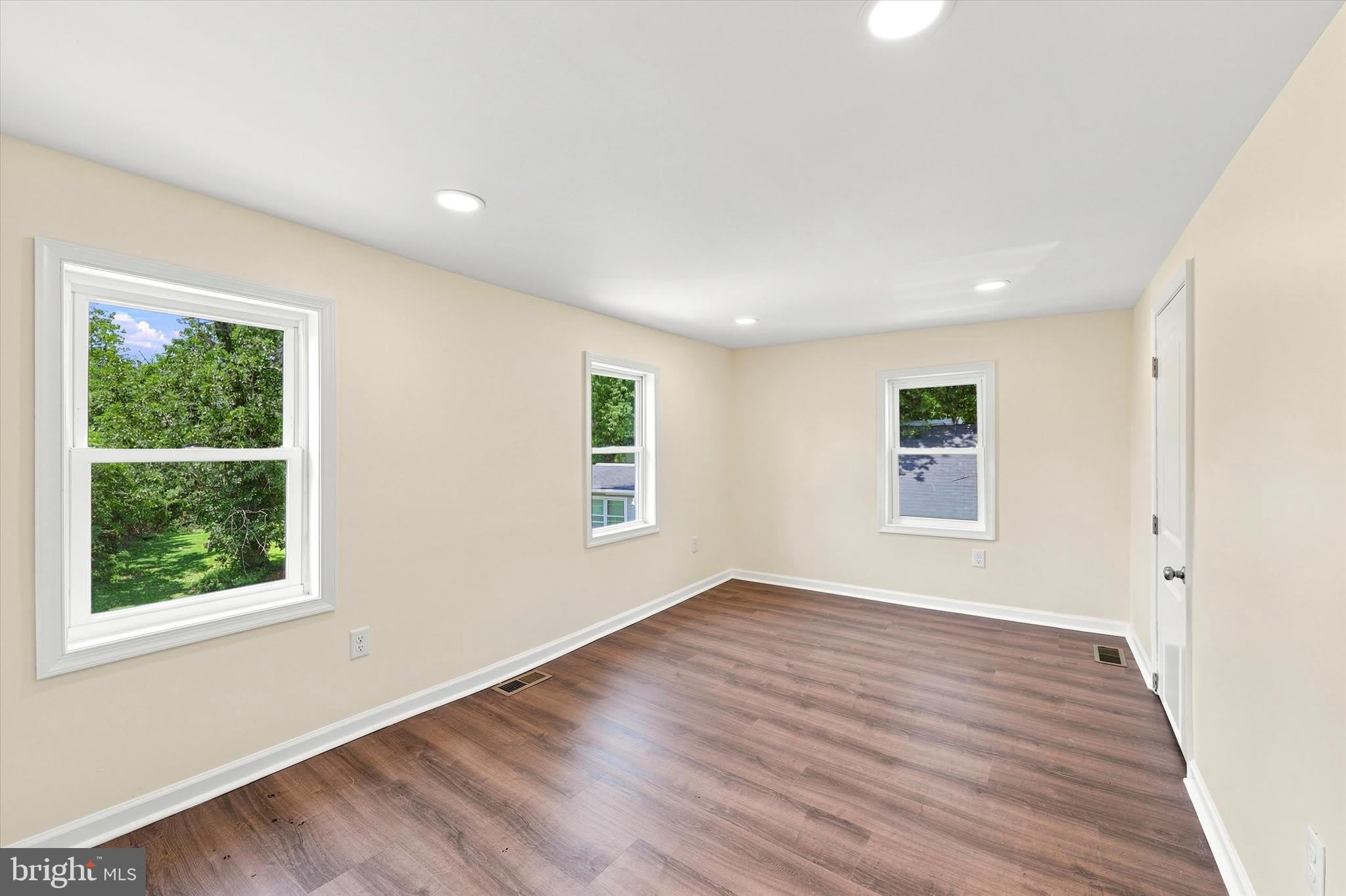 28 E MAIN Street – photo 5