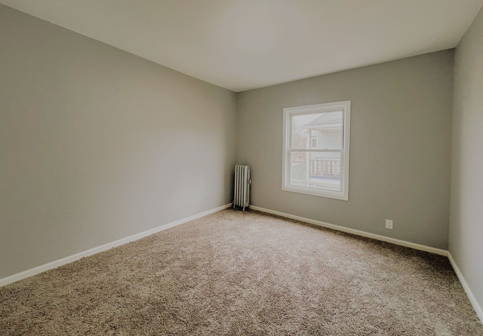 Your Next Home Awaits – Renovated 3-Bedroom Single Family Home – photo 5