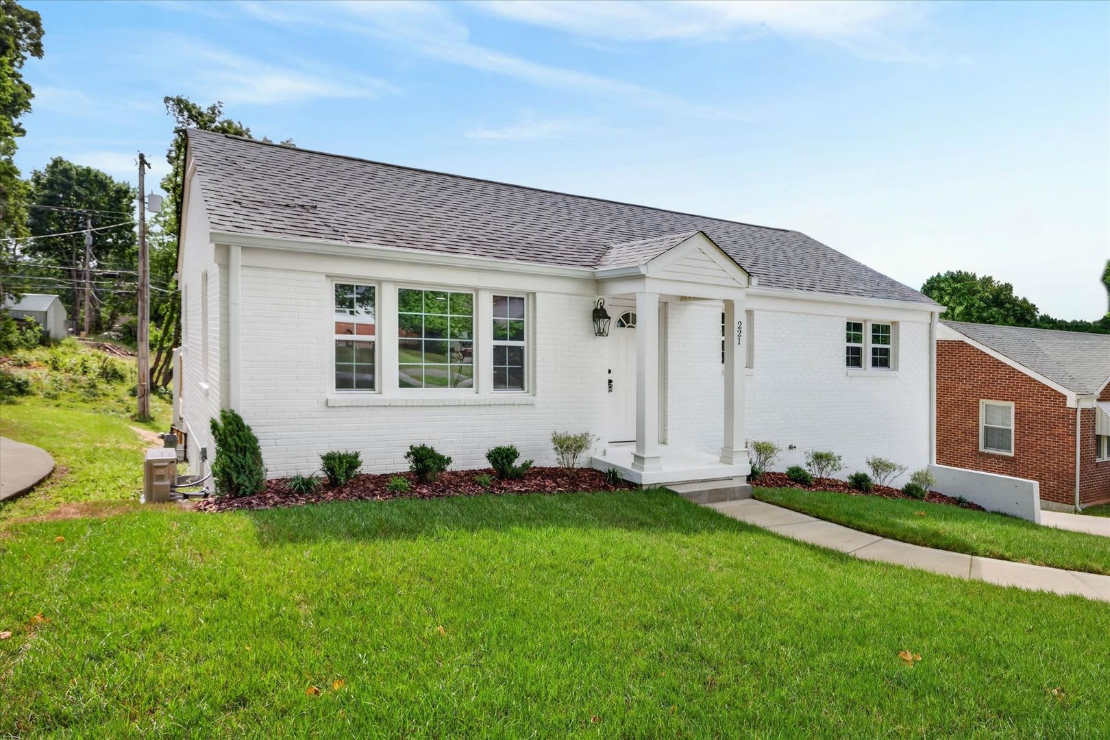 Beautiful Renovated 4 Bedroom Home For Rent With a Large Bonus Room! – photo 2
