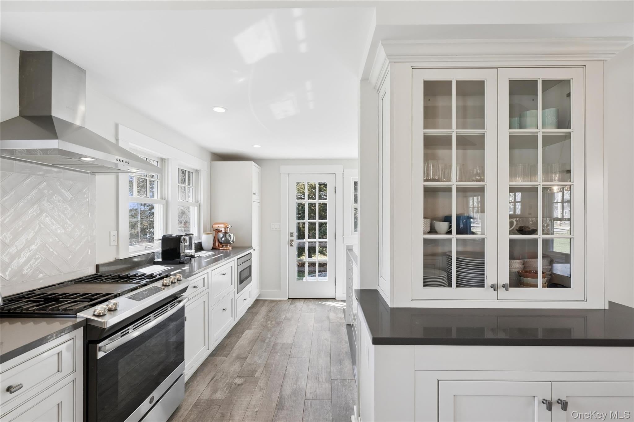 250 Oak Road – photo 5