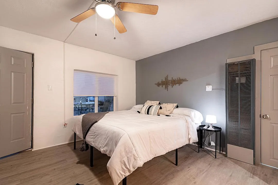 221 Girard Boulevard Southeast – photo 5