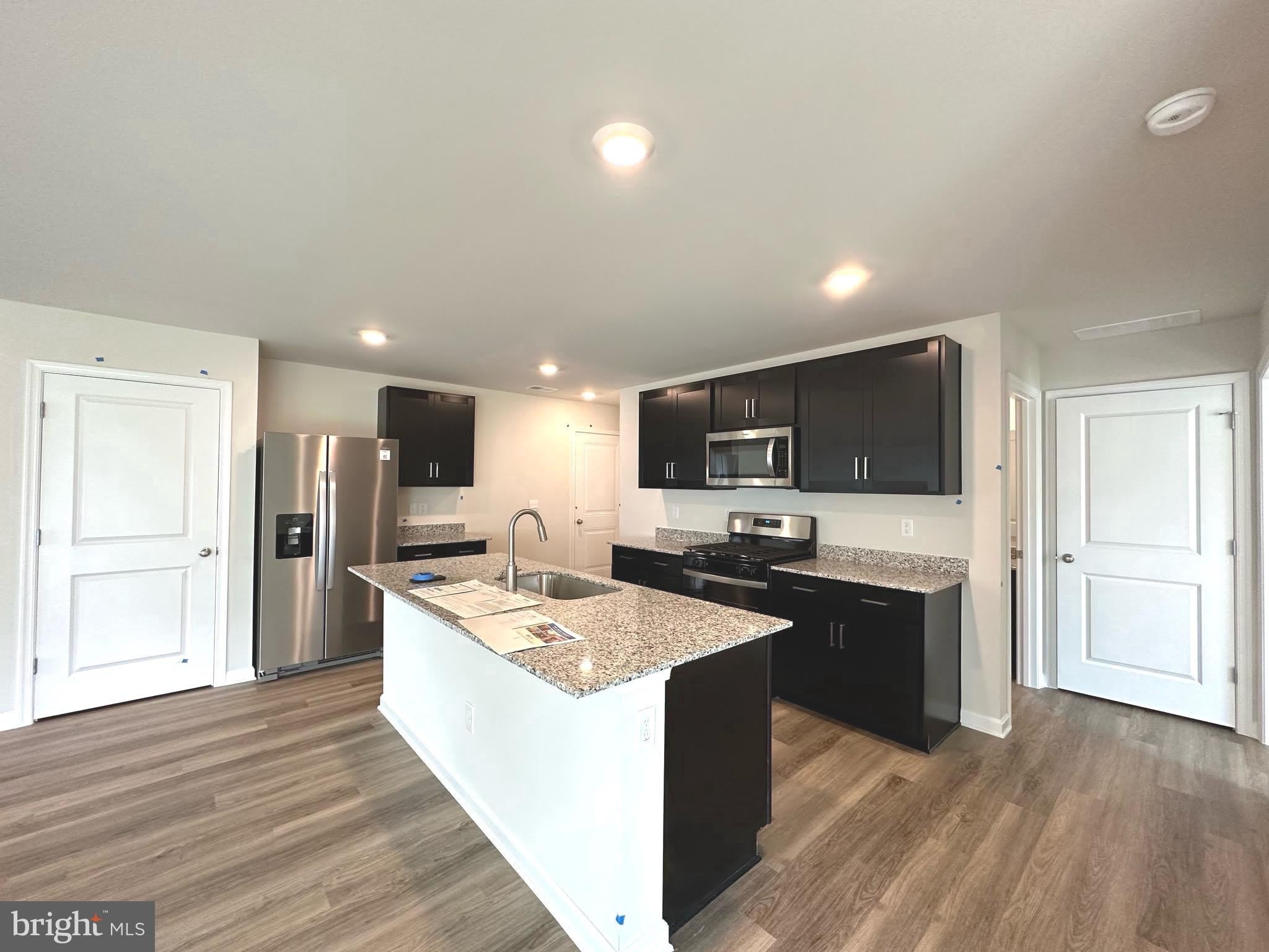 124 CHARING CROSS Drive – photo 2