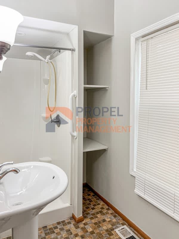 5614 Wayne Road – photo 3