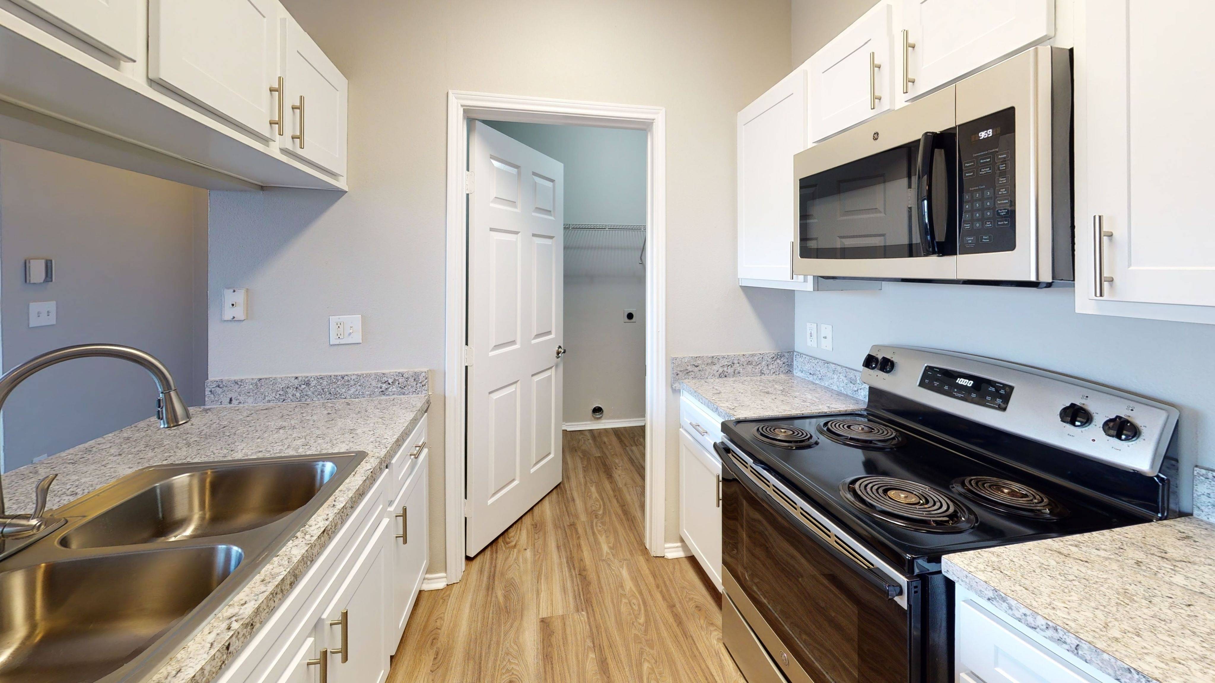 Montclair Parc Apartments – photo 2