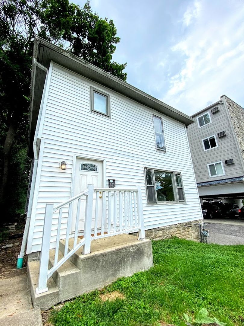 **AVAILABLE AUGUST 2027** 5 Bed 2 Bath House Downtown – photo 1